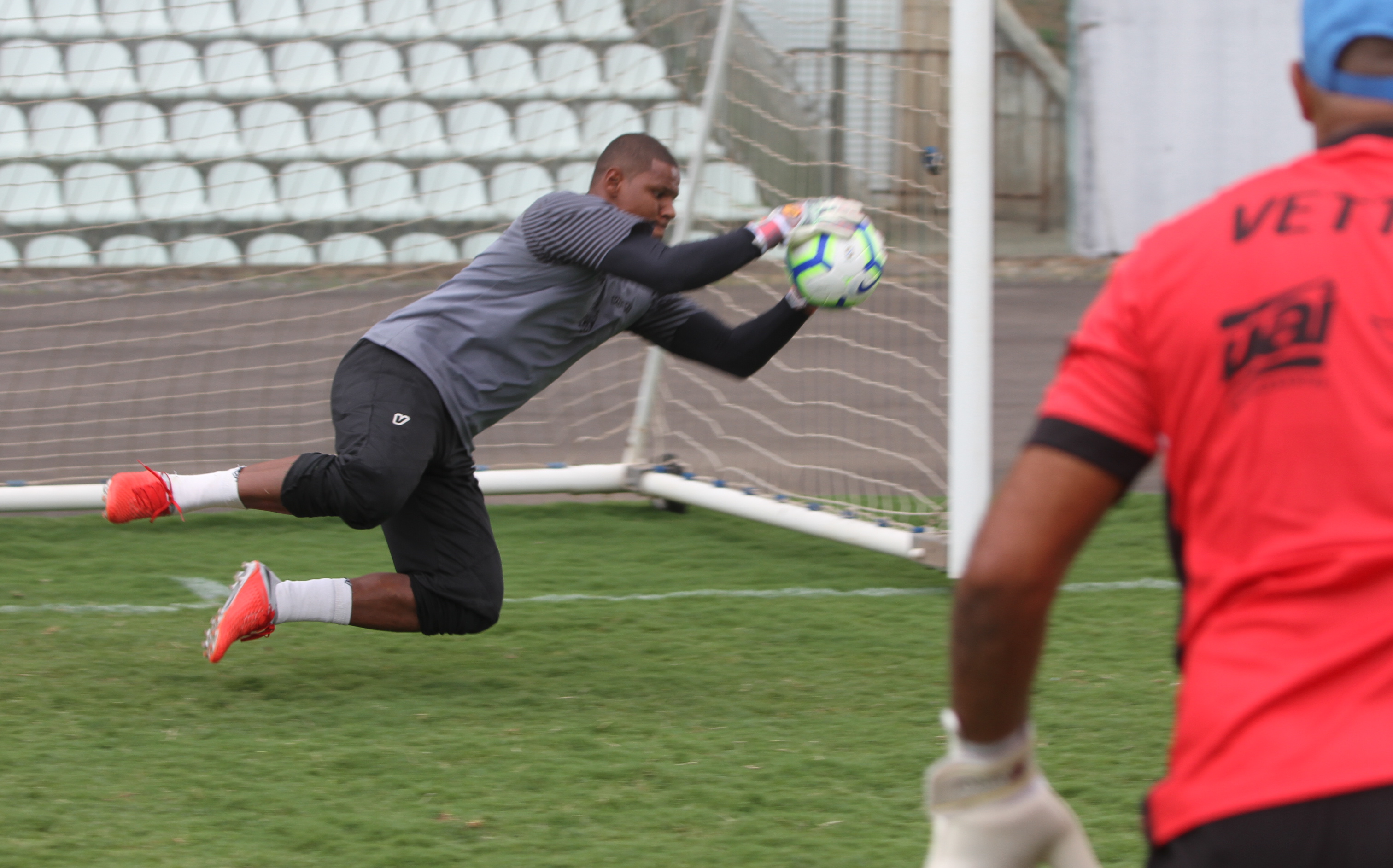 É dia de rezar para o São Walter! É dia de Serra! (Foto: Rodrigo Gavini/AT)