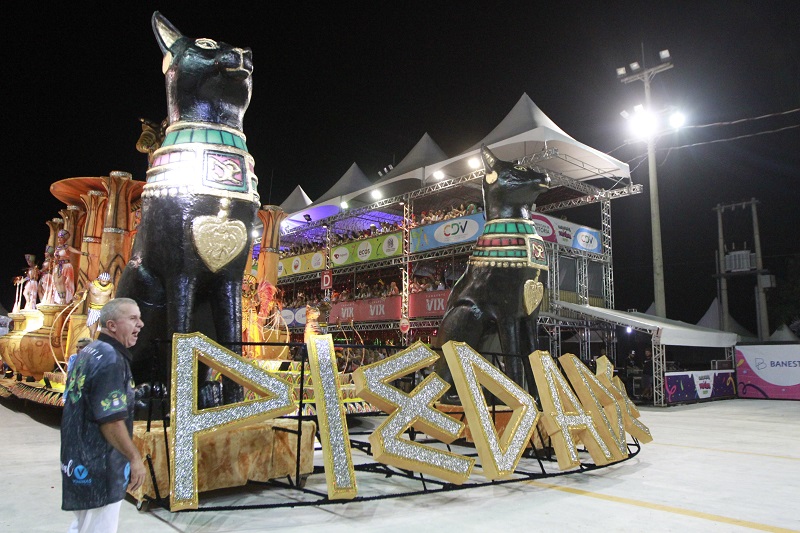 Desfile da Piedade, na noite de sábado (Foto: Kadidja Fernandes)
