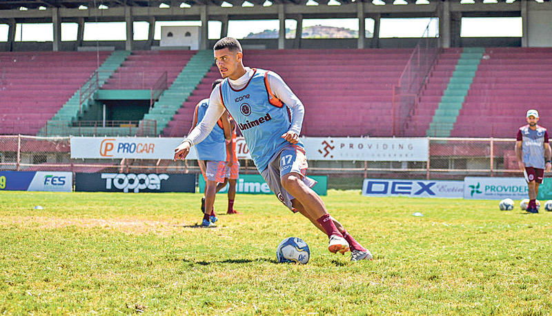 Marcos Vinicius se prepara para enfrentar o Serra no clássico de hoje (Foto: João Brito /Desportiva)