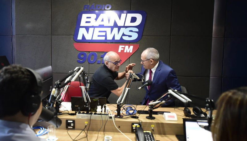 Hartung concedeu entrevista para Boechat na Rádio Band News FM no Espírito Santo (Foto: Leonardo Duarte / Assessoria)