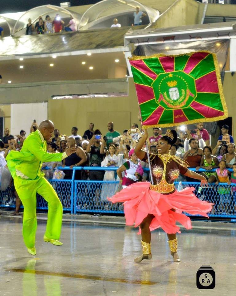 Casal de Mestre Sala e Porta Bandeira Matheus e Squel. (Foto: Divulgação / Facebook Oficial)