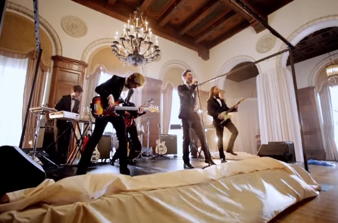 A banda Maroon 5 no clipe do sucesso Sugar (Foto: Reprodução/ YouTube)