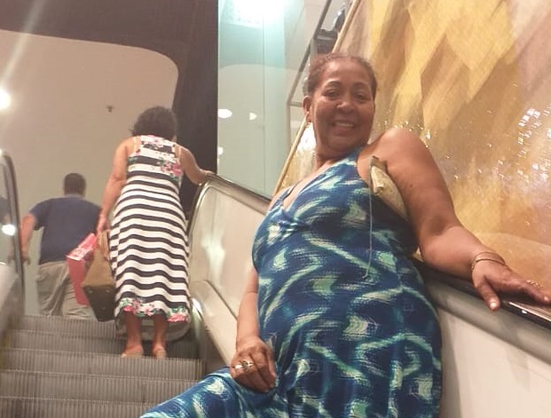 Luzvaldeia tinha 52 anos. Ela foi morta dentro de casa. (Foto: Acervo da família)