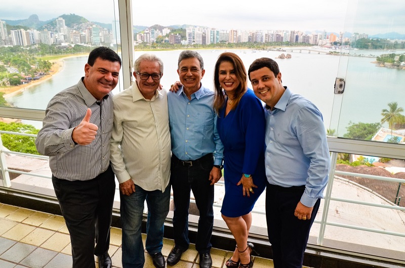 A nova diretoria: Gustavo Peixoto, Luiz Carlos, Fernando Ronchi, Karla Pimenta e Rodrigo de Freitas (Foto: Divulgação/ Unimed Vitória)