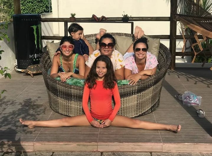 A microempreendedora Kellen, os netos Sofia e Matias, e as filhas Renata e Isabela (Foto: Acervo pessoal)
