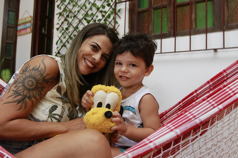 A empresária Hérica Godoy, 46 anos, e o neto Pedro, 3 anos (Foto: Kadidja Fernandes/ AT/ 08/02/2019)