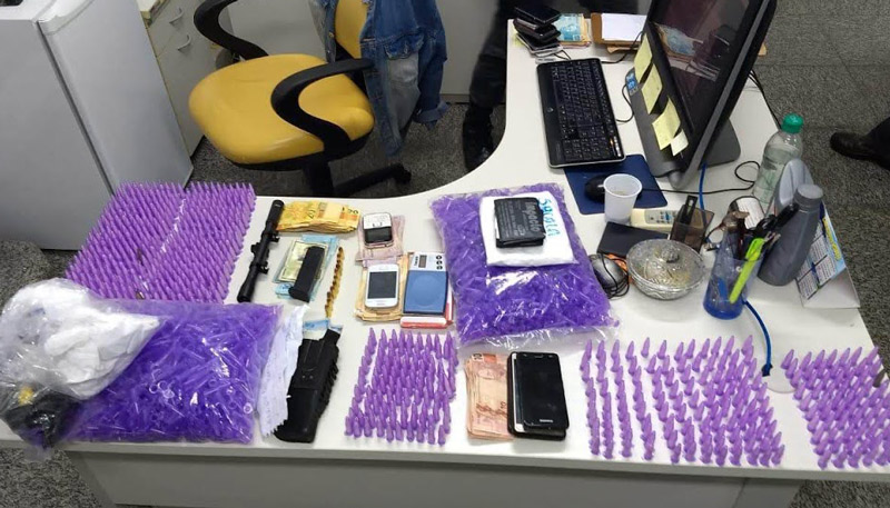 Material apreendido durante o cumprimento de mandados nesta quarta-feira (Foto: Divulgação / MPES)
