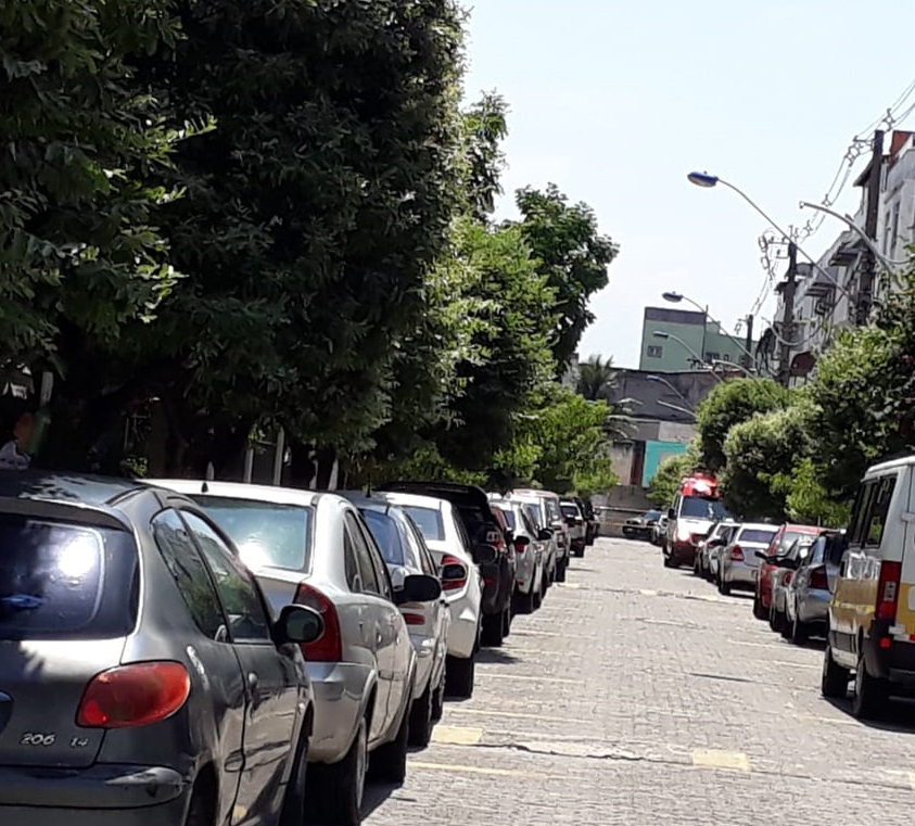 Condomínio onde pai manteve criança refém (Foto: Patricia Maciel)