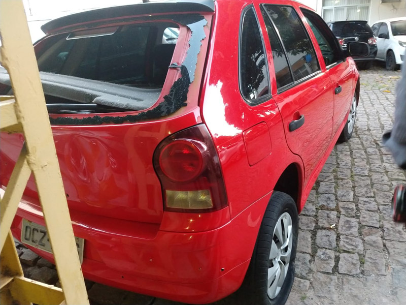 Veículo em que Playboy estava foi levado pela polícia (Foto: Divulgação / PMES)