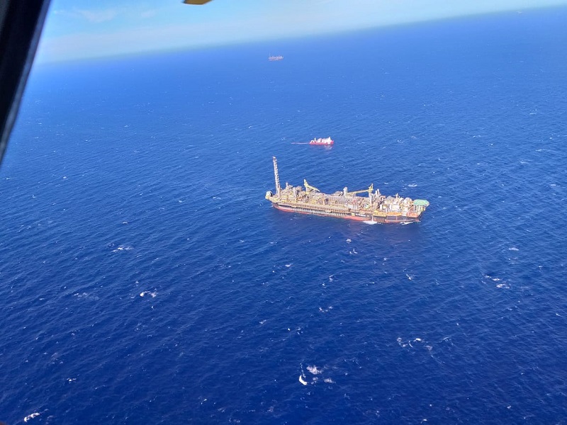 Foto tirada durante sobrevoo, nesta segunda-feira (Foto: Divulgação/Petrobras)