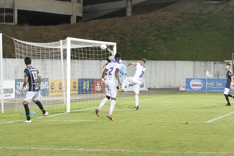 Jogadores e torcida vibraram com o primeiro gol de Loco Abreu (Foto: Leonardo Bicalho/ AT/ 23/02/2019)