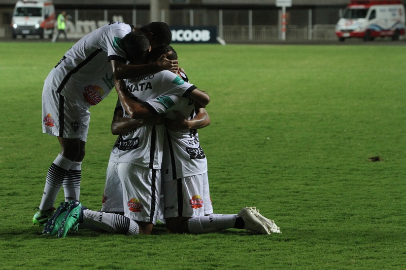 Comemoração do gol do Atlético de Itapemirim (Foto: Beto Morais/ AT/ 12/02/2019)