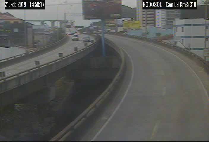 Imagens da Rodosol mostram o trânsito interditado na Terceira Ponte (Foto: Divulgação / Rodosol)