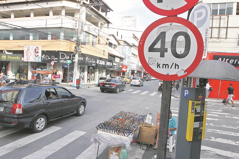 Ruas do Bairro da Glória: placas com indicação de velocidade de 40 km/h deverão ser substituídas na região ainda no primeiro semestre deste ano (Foto: Thiago Coutinho)