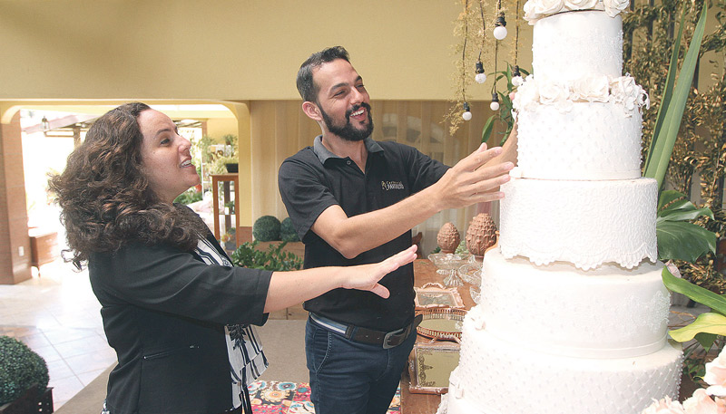O técnico em eventos Luiz Senhorinha, de 32 anos, contou que é tímido e ficava “travado” nas entrevistas de emprego. Mas, na última, foi pego de surpresa pela sua atual chefe, Priscila Favoreto. (Foto: Rodrigo Gavini / AT - 17/02/2019)
