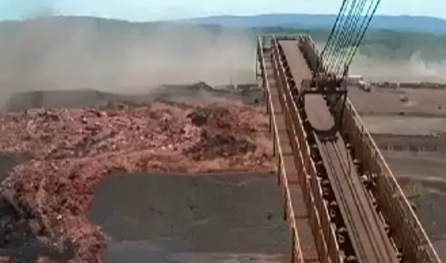 Imagens exclusivas mostram momento exato em que lama avança por Brumadinho (Foto: Reprodução/Band)