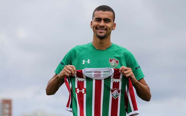 Léo Santos foi anunciado pelo clube (Foto: Lucas Merçon/ Fluminense F.C.)