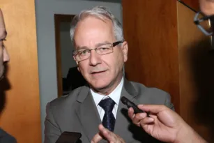 Imagem ilustrativa da imagem Atirando para todos os lados?