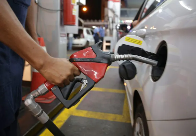 Preço da gasolina disparou nos postos do país