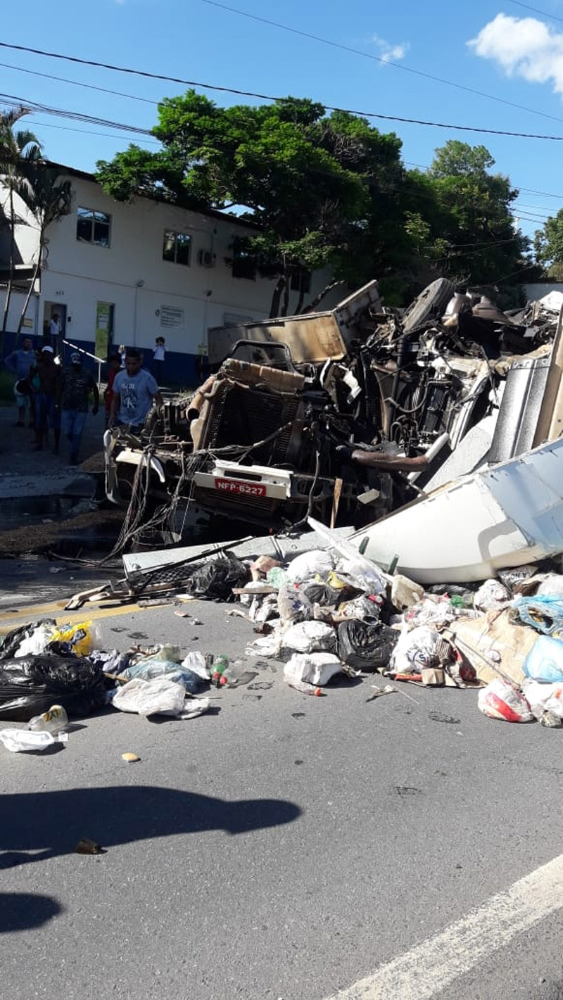 Acidente em Aracruz (Foto: Rosângela Ramos Pereira / Compartilhada Via WhatsApp)