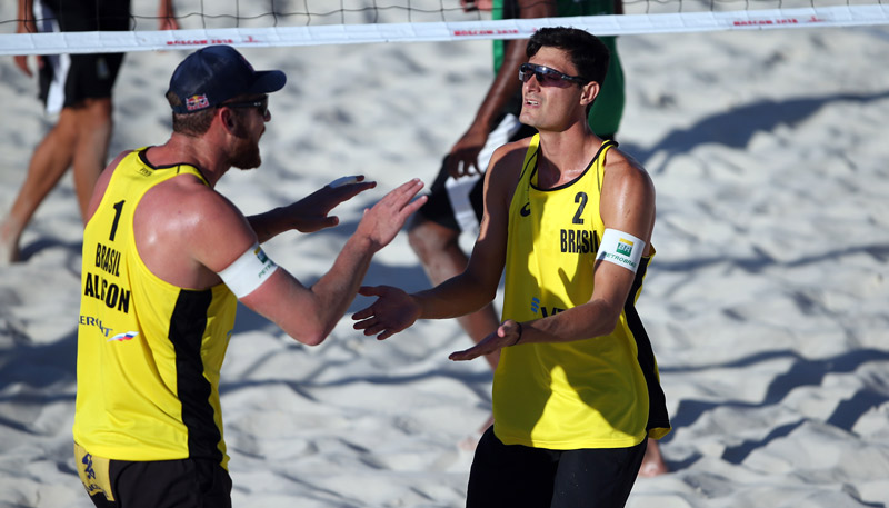 Alison e André, durante a disputa no Catar (Foto: Assessoria / MPC Rio)