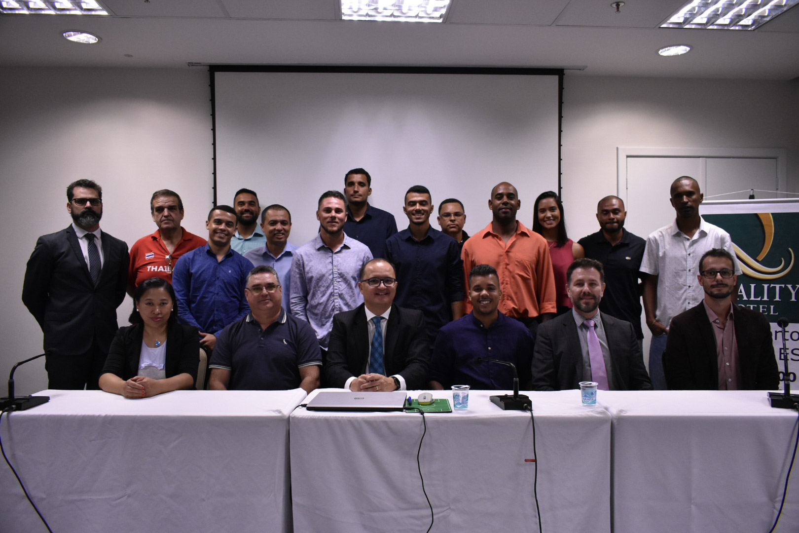 Membros da diretoria e profissionais que trabalharão no Aster Brasil participaram de apresentação (Foto: João Brito/Aster Brasil FC)