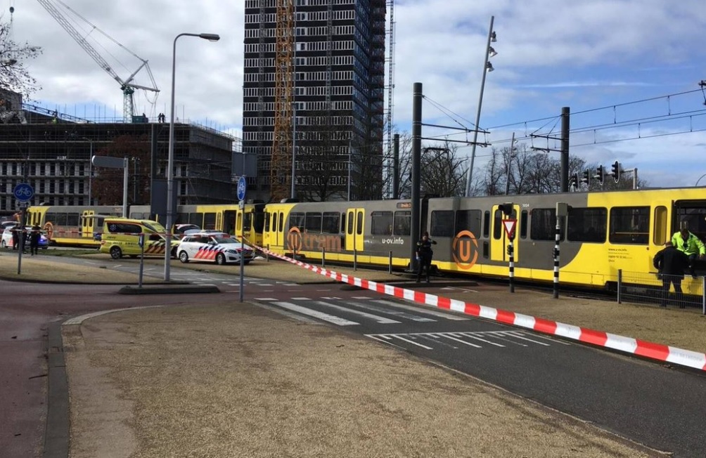 Atirador faz vítimas em Utrecht, na Holanda. (Foto: Reprodução Twitter/@imjvithu)