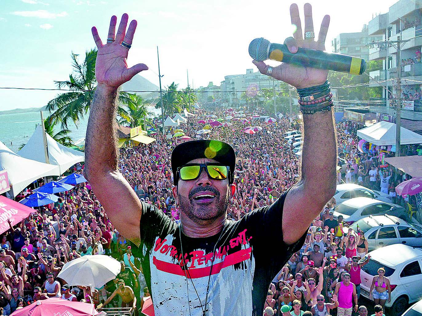 Beto Cauê anima folia em Piúma (Foto: DAYANA SOUZA / 13/02/2018)