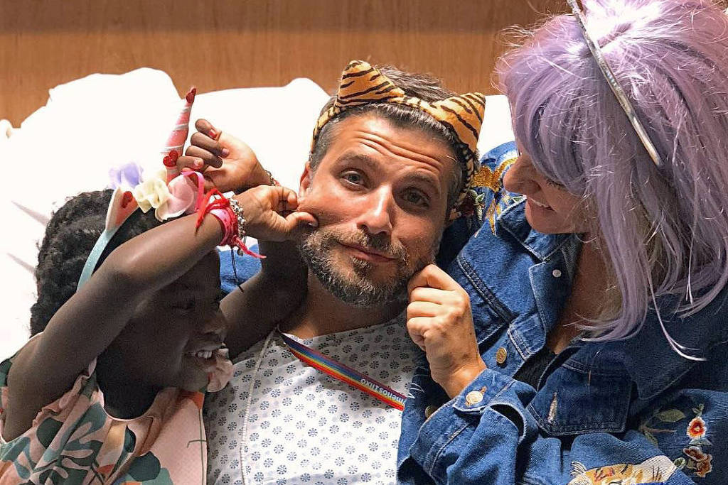 Giovanna Ewbank e a filha, Titi, fazem festa para Bruno Gagliasso, que passa por tratamento médico (Foto: Reprodução / Instagram Giovana Ewbank)
