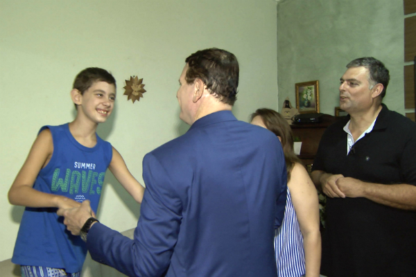 Roberto Cabrini, na reportagem de estreia da temporada (Foto: Divulgação / SBT)