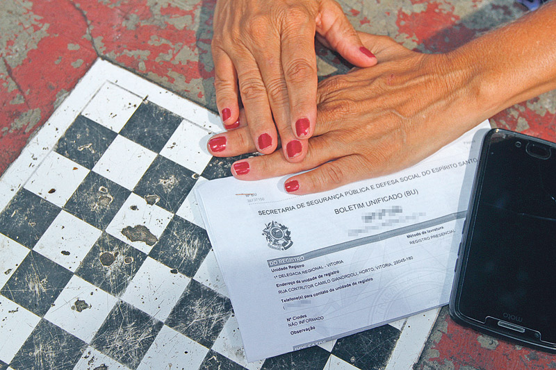 À frente da coordenação de uma escola pública de Itararé, em Vitória, uma professora, de 49 anos, faz um desabafo: “Agressão, xingamento e ameaça de aluno, já passei. Escola hoje é canteiro de guerra”. (Foto: Thiago Coutinho / AT - 14/03/2019)