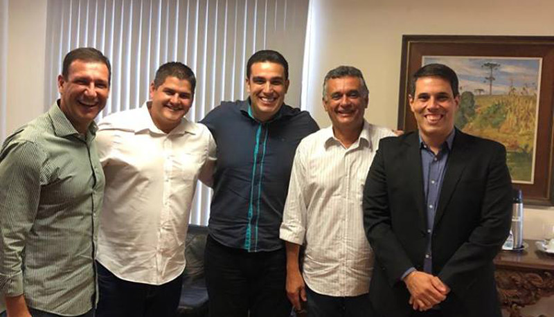 Roberto Carneiro, Alexandre Xambinho, Erick Musso, Audifax Barcellos e Amaro Neto se encontraram na Serra (Foto: Facebook / Erick Musso)