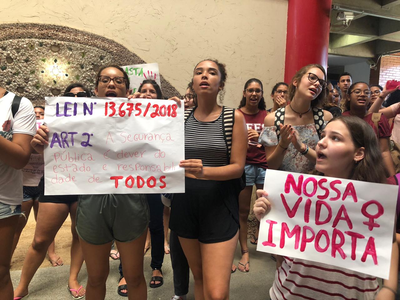 Estudantes ficaram preocupados após ataque (Foto: Jéssica Trucat)