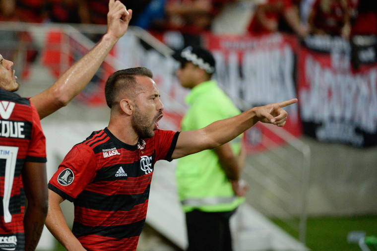 Everton Ribeiro abriu o placar contra a LDU (Foto: Alexandre Vidal/Flamengo)