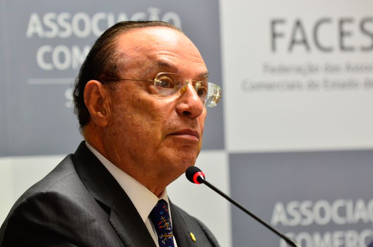 Paulo Maluf foi internado com