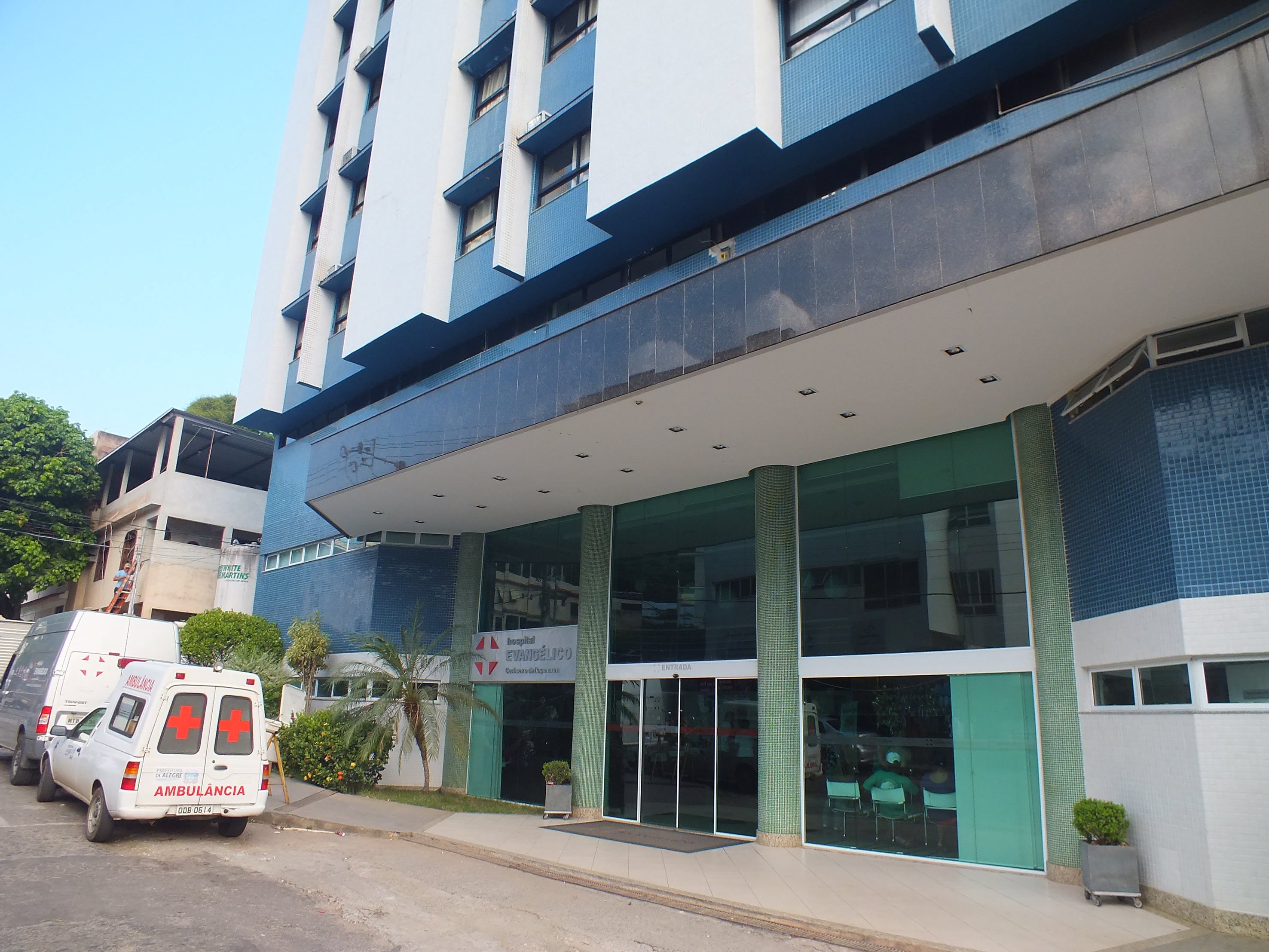 Hospital Evangélico, para onde mãe e filha foram levadas. (Foto: Alessandro de Paula)