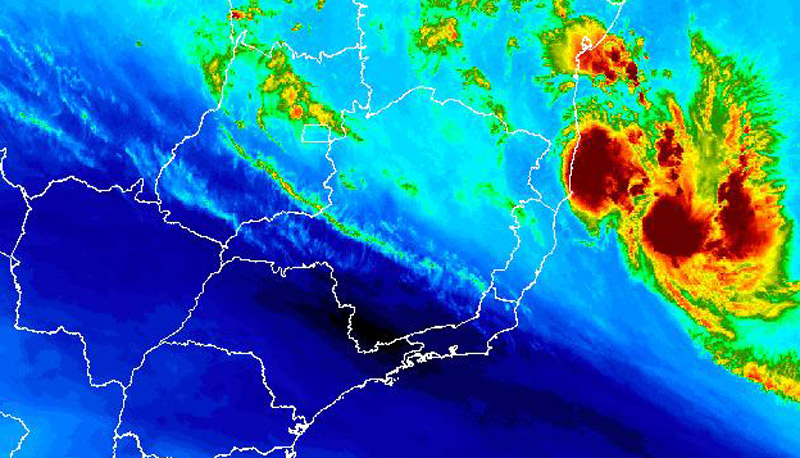 Imagens de satélite mostram a formação do ciclone no sul da Bahia (Foto: Reprodução / CPTEC)