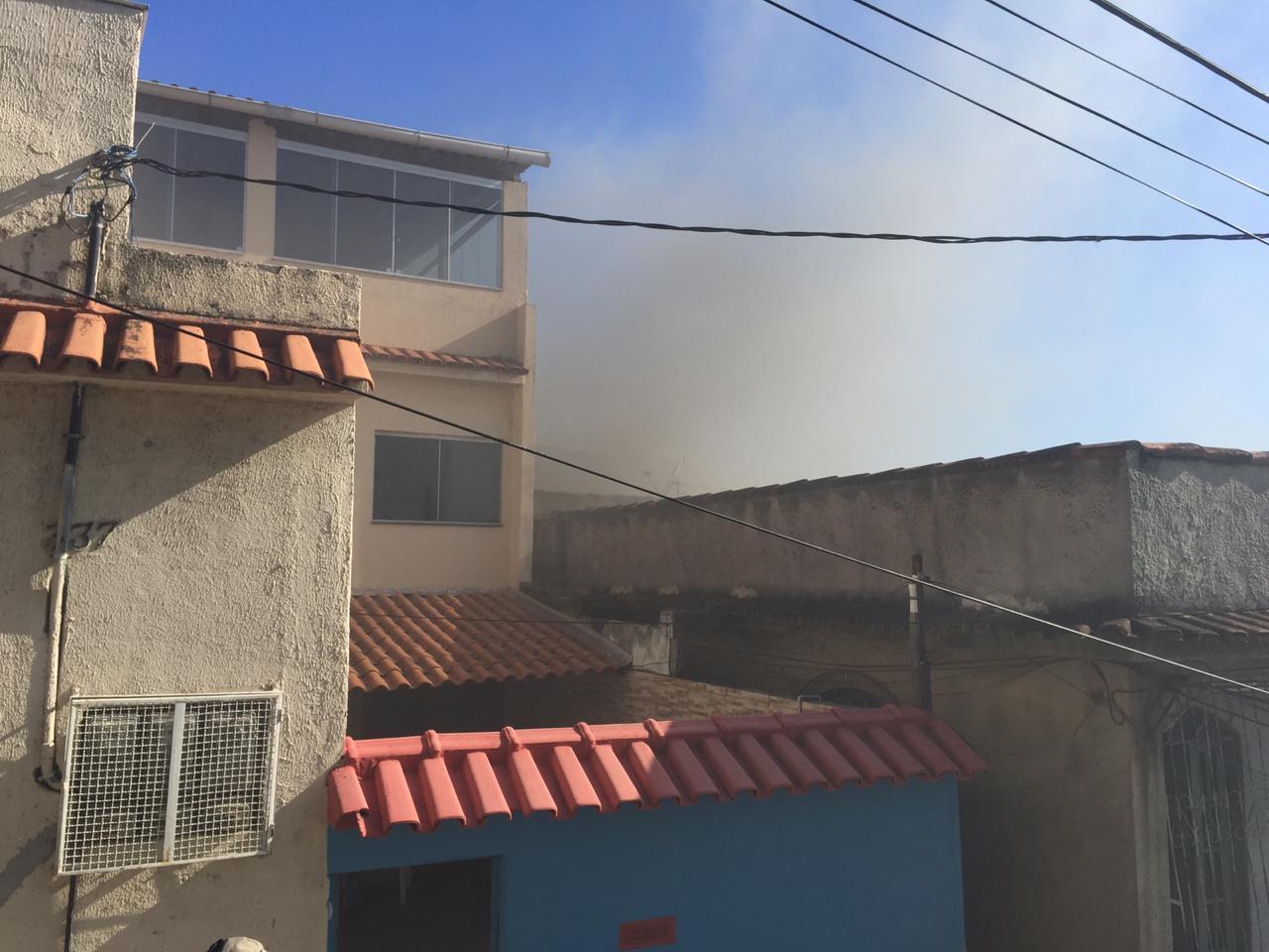 Chamas foram vistas da casa onde incêndio começou (Foto: Débora Klein)