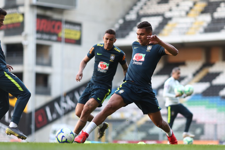 Volante foi escolhido para vestir a braçadeira já que Neymar não está convocado (Foto: Lucas Figueiredo/ CBF)