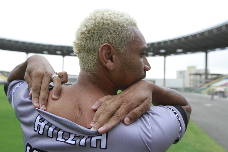 Caça-Rato mostra a marca de tiro que carrega em suas costas (Foto: Kadidja Fernandes/ AT/ 16/03/2019)