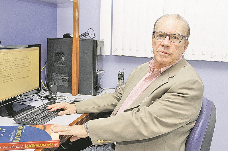 Mário Vasconcelos destaca que consumidor precisa se reeducar financeiramente para evitar novo endividamento (Foto: Kadidja Fernandes/AT)