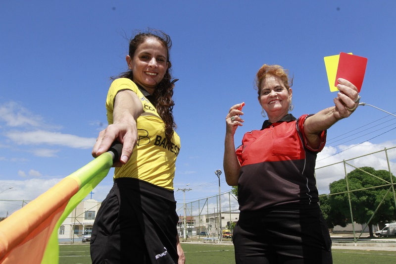 Duas gerações da arbitragem: Vanessa Guijansque e a tia Neide (Foto: Kadidja Fernandes)