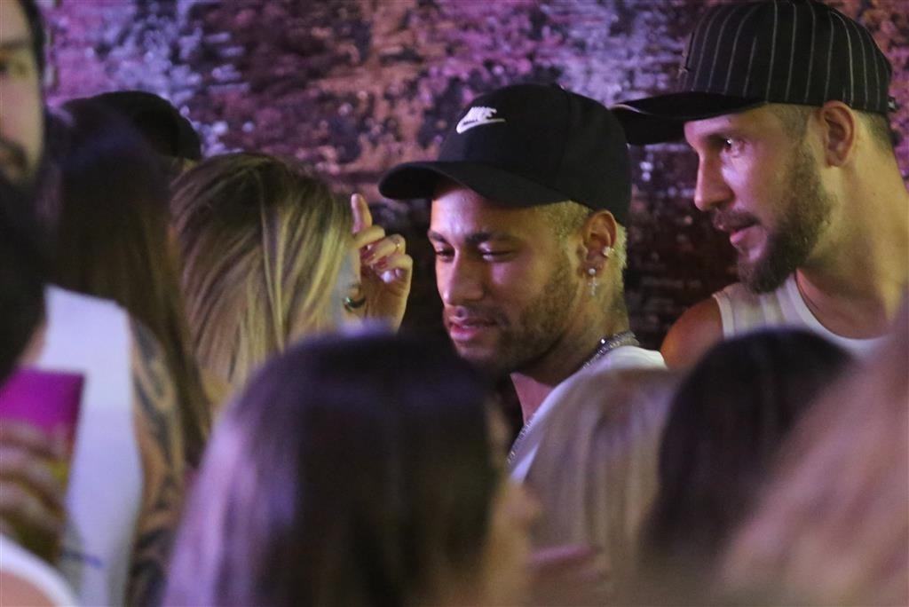 Neymar e Rafaela Porto, durante o Carnaval de Salvador (Foto: Thiago Martins / AgNews)