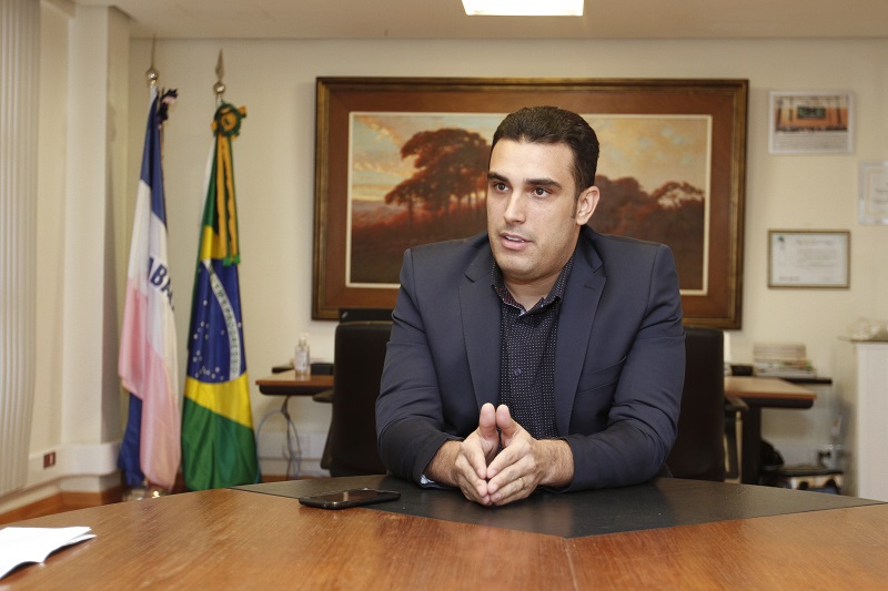 Erick Musso anunciou a medida em defesa da universidade (Foto: Dayana Souza/ AT/ 25/08/2017)