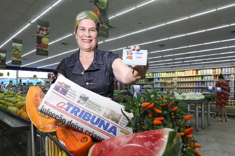 Rita de Cássia Azevedo Moraes, moradora de Vila Velha, encheu o carrinho com o vale-compras de R$ 500 (Foto: Beto Morais/ AT/ 27/03/2019)