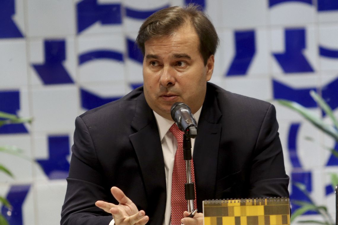 Rodrigo Maia diz que articula com o Senado a aprovação de pontos como a ampliação da posse rural de armas para toda a propriedade e não apenas na sede, e flexibilização para colecionadores. (Foto: Wilson Dias/Agência Brasil)