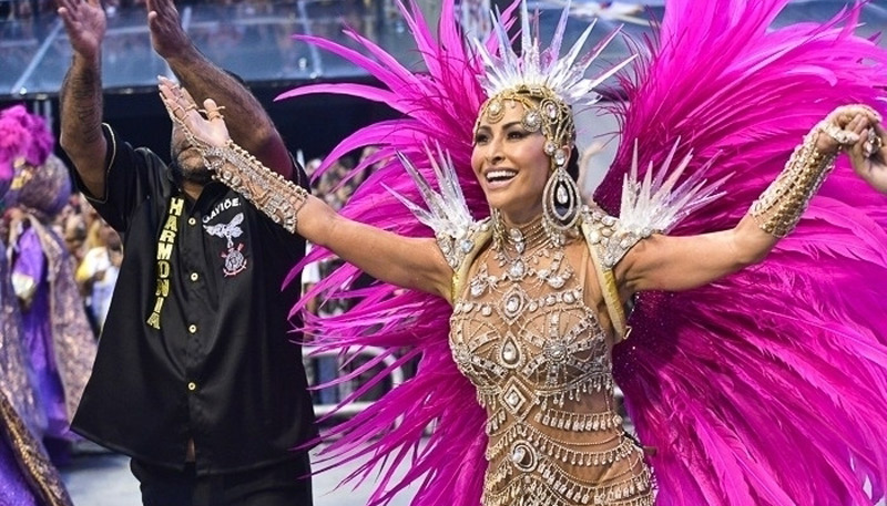 Sabrina Sato durante o desfile da Gaviões da Fiel (Foto: Leo Franco / AgNews)