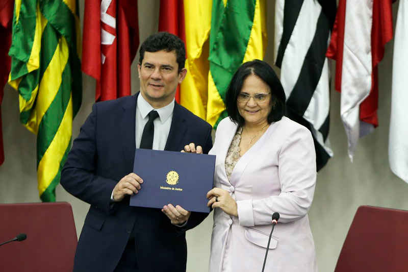 Sérgio Moro e Damares Alves assinaram o protocolo nesta sexta-feira (Foto: Marcelo Camargo/Agência Brasil)