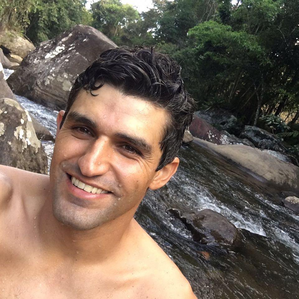 Jonas Guimarães Amaral Neto, de 34 anos, está foragido. (Foto: Reprodução/AT)