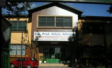 Fachada da Escola Estadual Prof. Raul Brasil, em Suzano (SP) (Foto: Reprodução/ Google Street View)